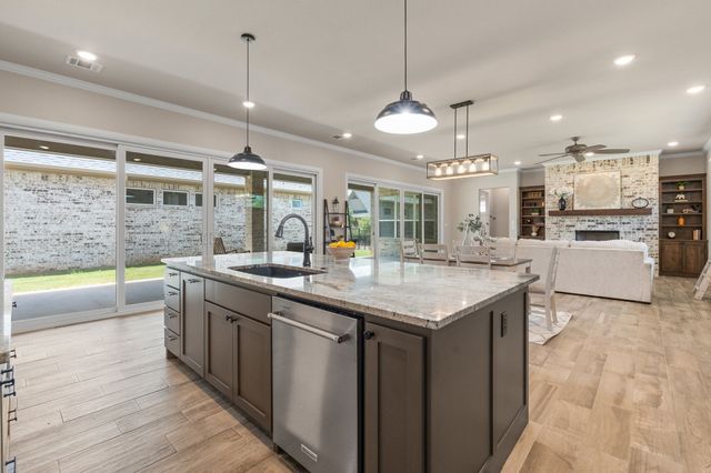 2407 Vineyard Drive, Granbury, TX 76048