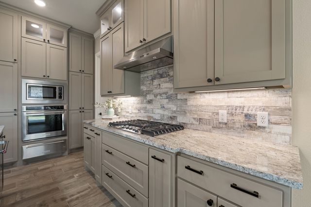 2407 Vineyard Drive, Granbury, TX 76048