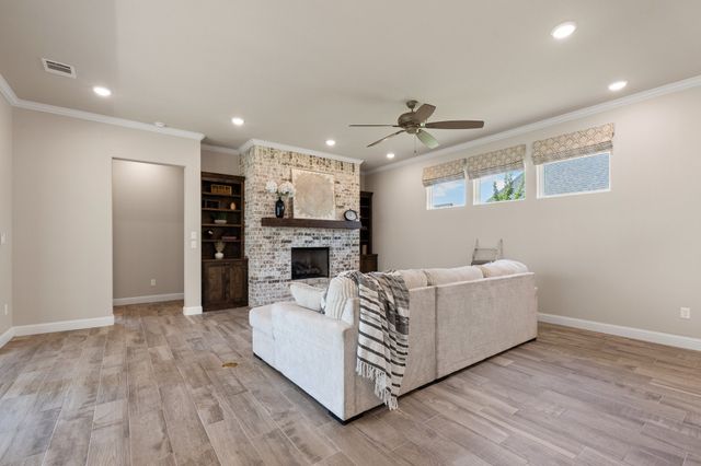 2407 Vineyard Drive, Granbury, TX 76048