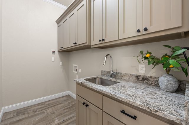 2407 Vineyard Drive, Granbury, TX 76048