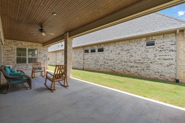 2407 Vineyard Drive, Granbury, TX 76048