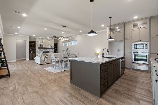 2407 Vineyard Drive, Granbury, TX 76048