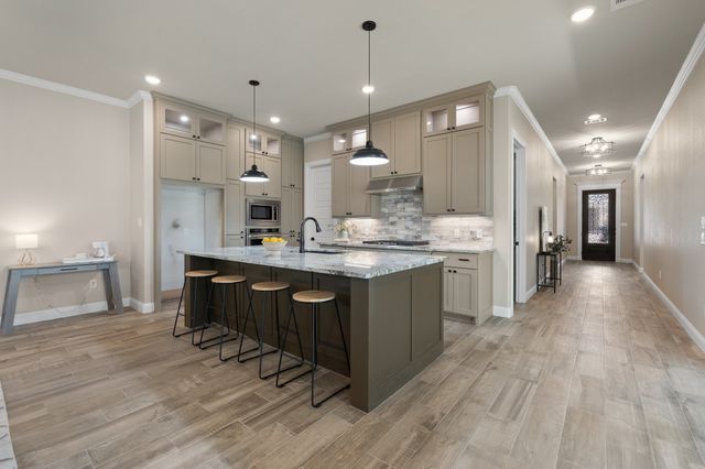 2407 Vineyard Drive, Granbury, TX 76048