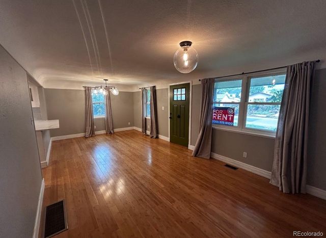 2820 S Acoma Street, Englewood, CO 80110
