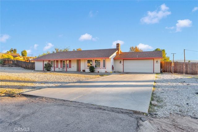 13167 Olathe Road, Apple Valley, CA 92308