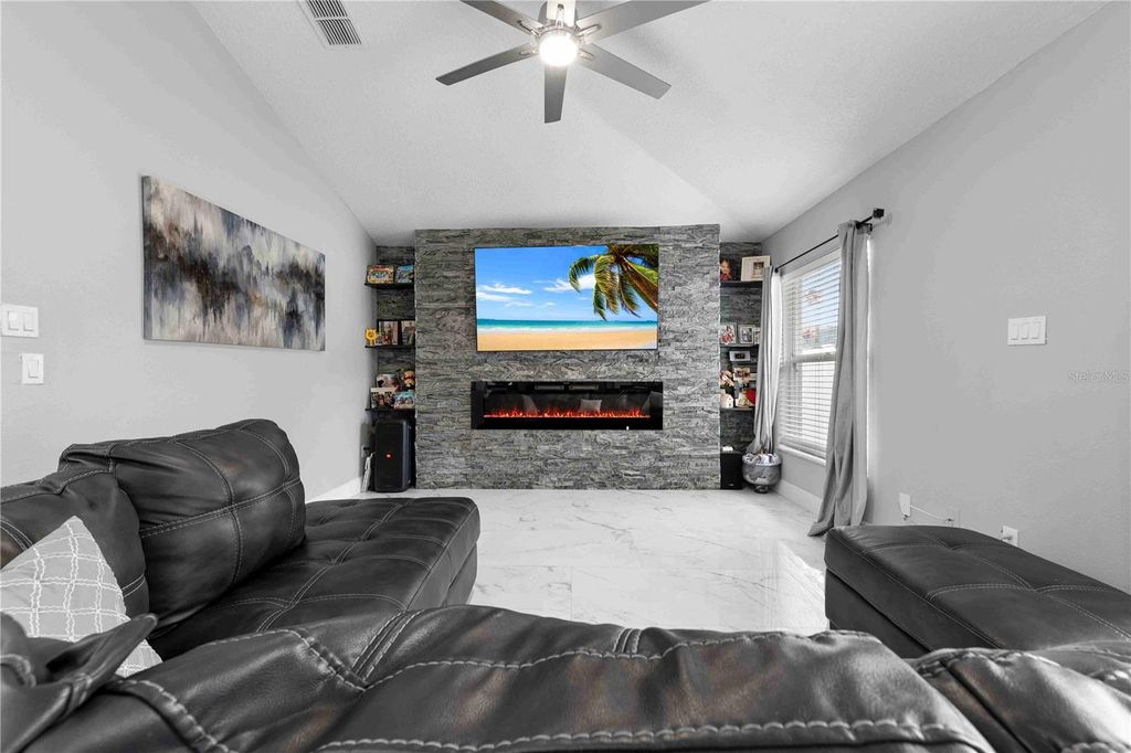 Image 12 of property listing at 416 BECKY STREET, Orlando, FL 32824