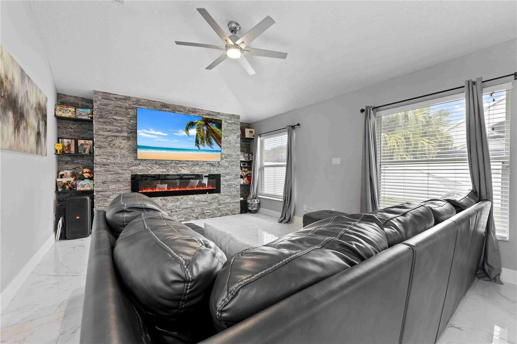 Image 25 of property listing at 416 BECKY STREET, Orlando, FL 32824