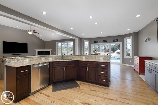 1860 Boulan Drive, Troy, MI 48084