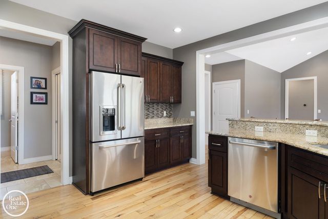 1860 Boulan Drive, Troy, MI 48084