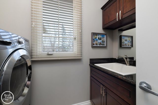 1860 Boulan Drive, Troy, MI 48084