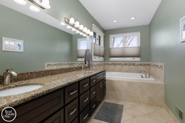 1860 Boulan Drive, Troy, MI 48084