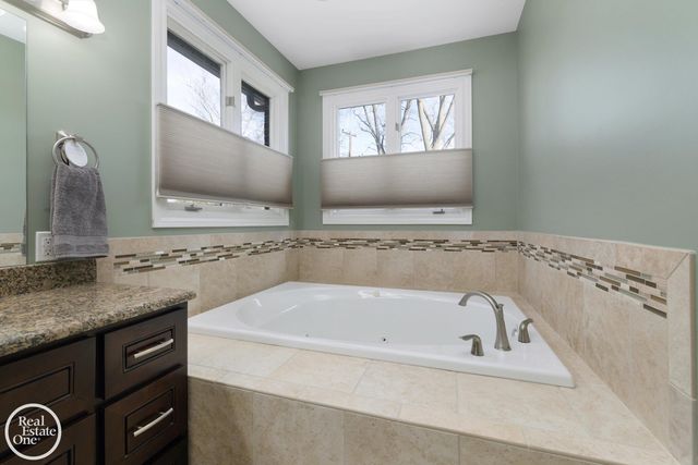 1860 Boulan Drive, Troy, MI 48084