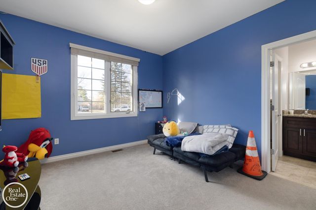 1860 Boulan Drive, Troy, MI 48084