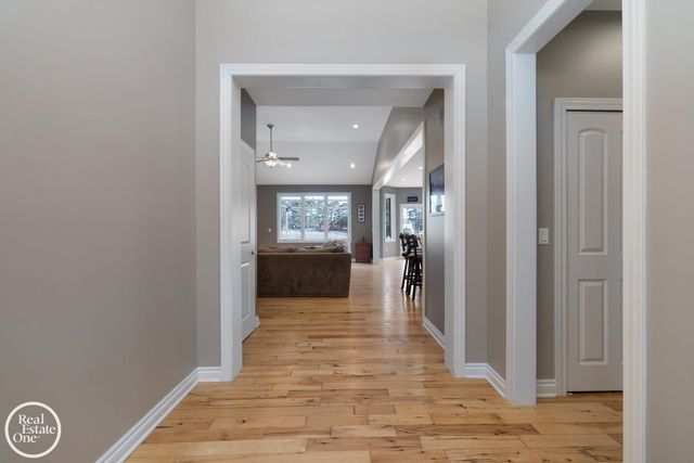 1860 Boulan Drive, Troy, MI 48084