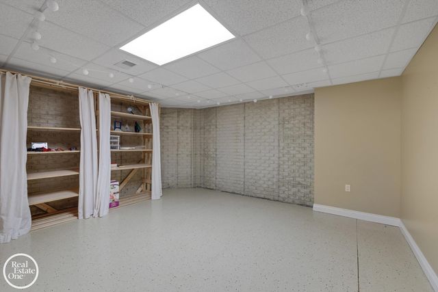 1860 Boulan Drive, Troy, MI 48084