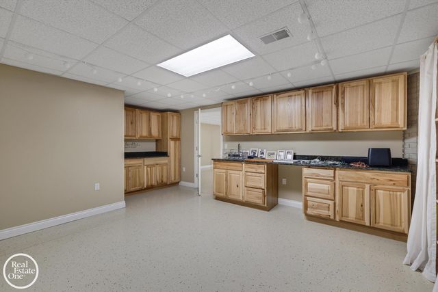 1860 Boulan Drive, Troy, MI 48084