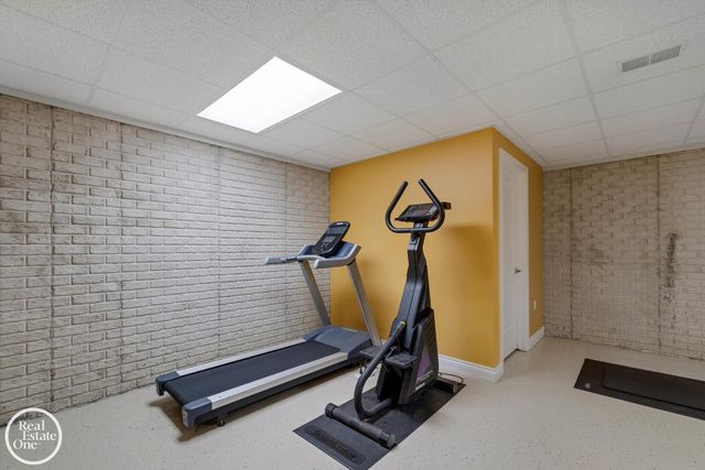 1860 Boulan Drive, Troy, MI 48084