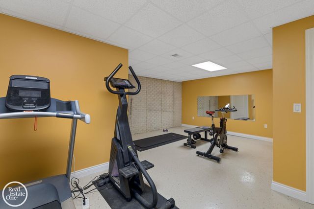 1860 Boulan Drive, Troy, MI 48084