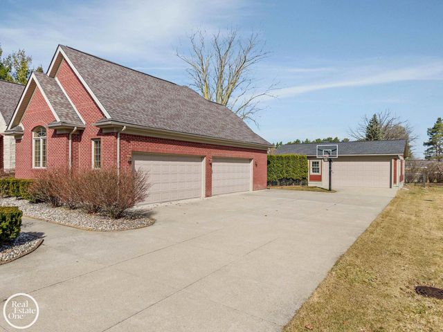 1860 Boulan Drive, Troy, MI 48084