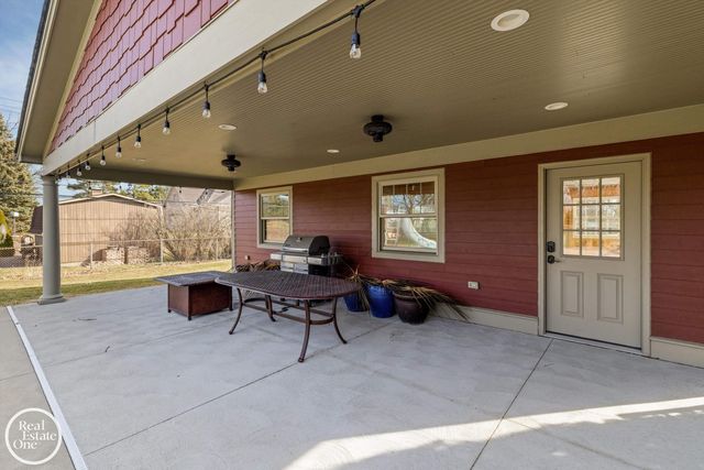 1860 Boulan Drive, Troy, MI 48084