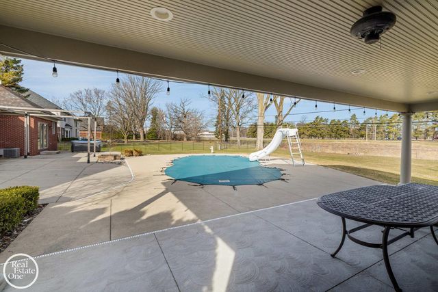 1860 Boulan Drive, Troy, MI 48084