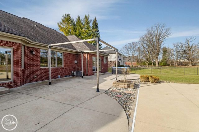 1860 Boulan Drive, Troy, MI 48084