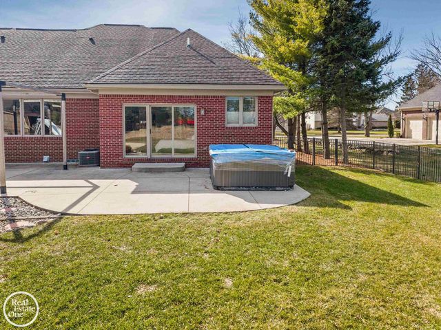 1860 Boulan Drive, Troy, MI 48084