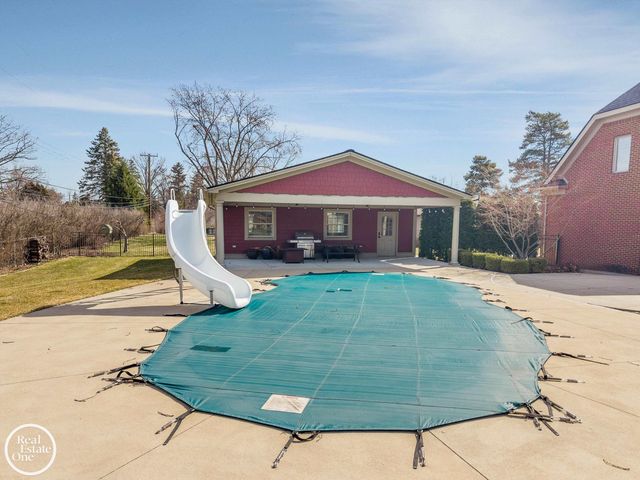 1860 Boulan Drive, Troy, MI 48084