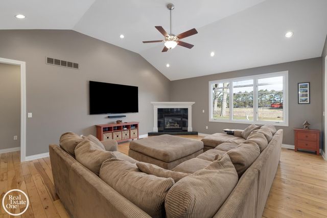 1860 Boulan Drive, Troy, MI 48084