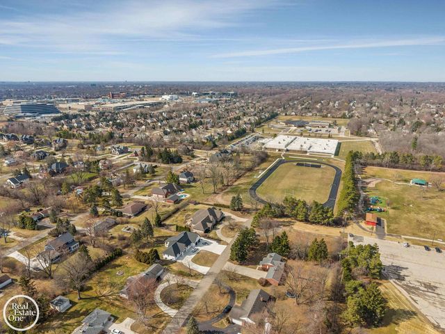 1860 Boulan Drive, Troy, MI 48084