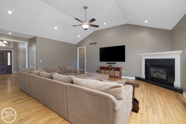 1860 Boulan Drive, Troy, MI 48084