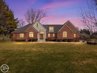 1860 Boulan Drive, Troy, MI 48084