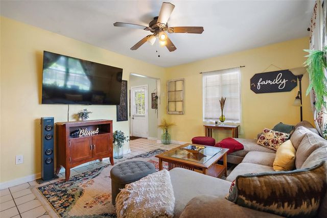 4135 BURLINGTON AVENUE N, St Petersburg, FL 33713