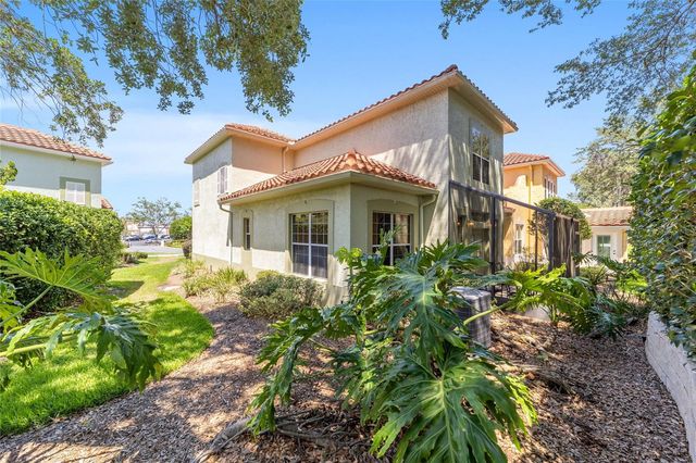 1074 AVENIDA SONOMA, Lady Lake, FL 32159