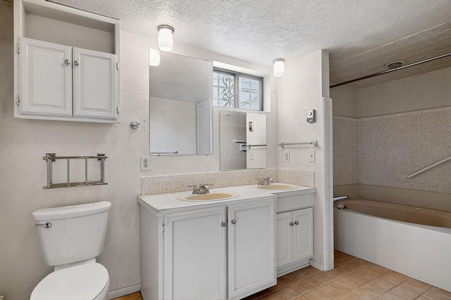 700 Manzano Street NE, Albuquerque, NM 87110