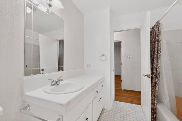 700 Manzano Street NE, Albuquerque, NM 87110