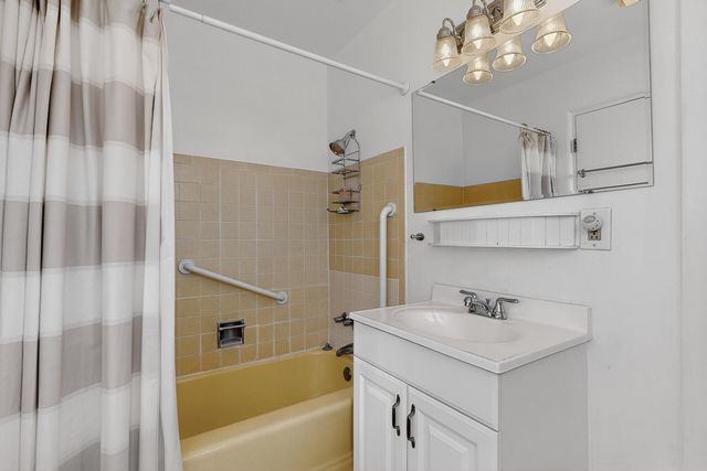 700 Manzano Street NE, Albuquerque, NM 87110