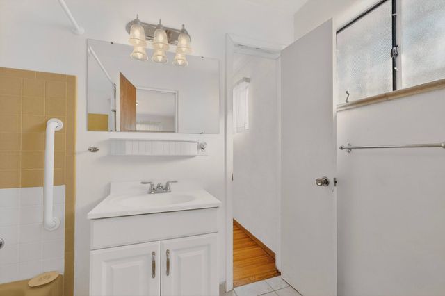 700 Manzano Street NE, Albuquerque, NM 87110