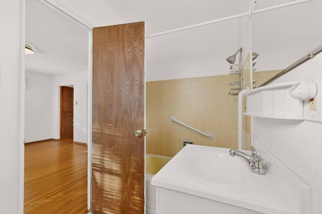 700 Manzano Street NE, Albuquerque, NM 87110