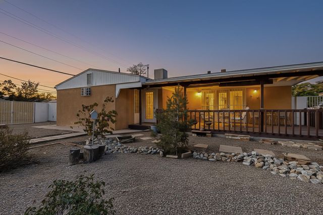 700 Manzano Street NE, Albuquerque, NM 87110