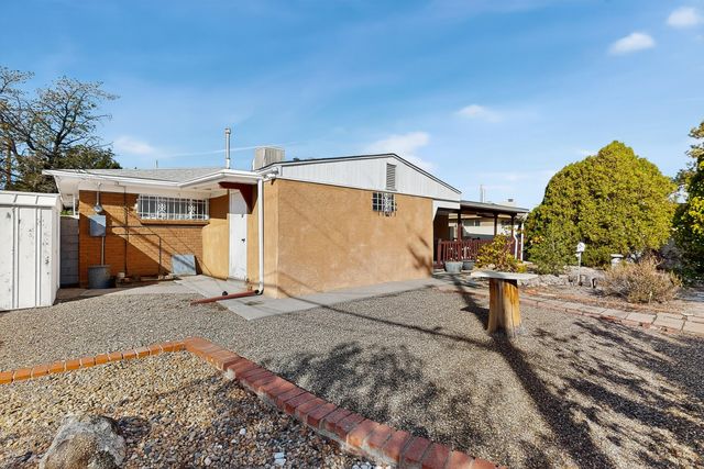 700 Manzano Street NE, Albuquerque, NM 87110