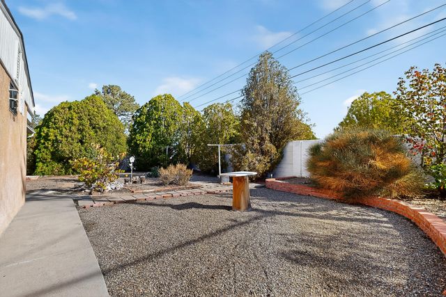 700 Manzano Street NE, Albuquerque, NM 87110