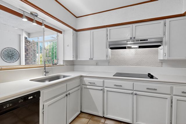 700 Manzano Street NE, Albuquerque, NM 87110