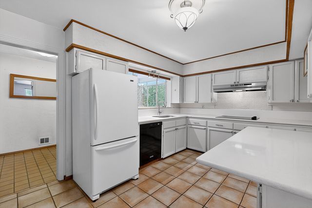 700 Manzano Street NE, Albuquerque, NM 87110