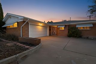 700 Manzano Street NE, Albuquerque, NM 87110