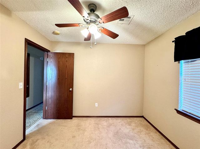 1605 W Louisiana Avenue, Chickasha, OK 73018