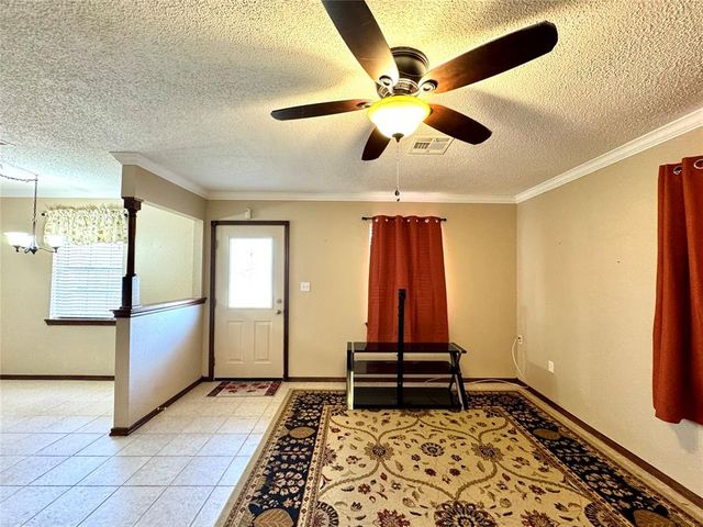 1605 W Louisiana Avenue, Chickasha, OK 73018