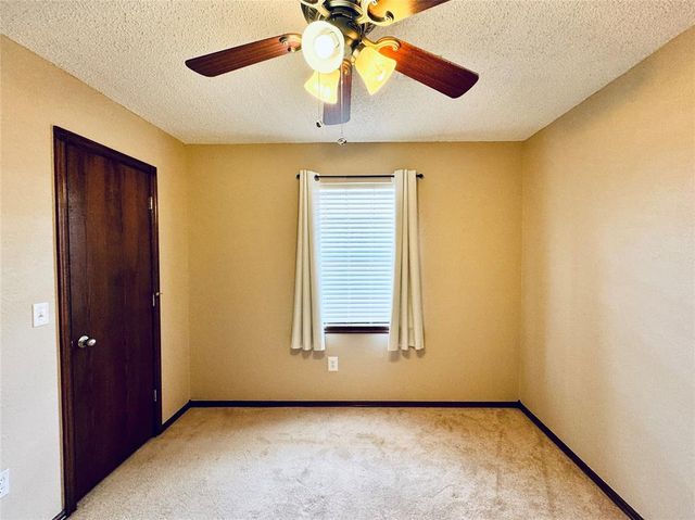 1605 W Louisiana Avenue, Chickasha, OK 73018