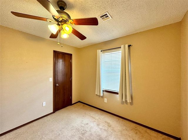 1605 W Louisiana Avenue, Chickasha, OK 73018