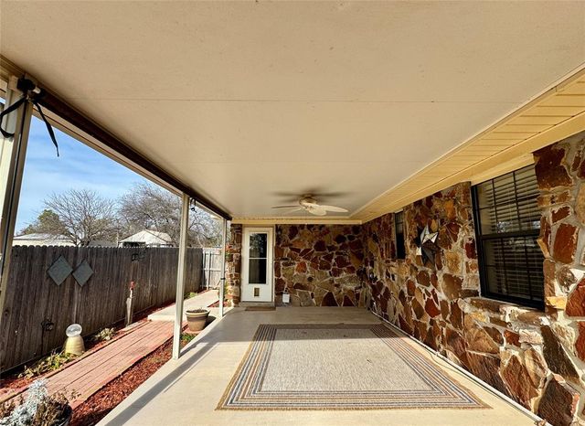 1605 W Louisiana Avenue, Chickasha, OK 73018